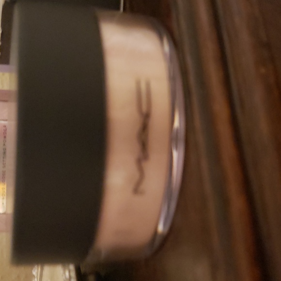 Mac iridescent powder - Picture 2 of 3